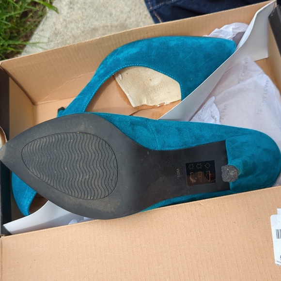 Le Chateau teal heels - Picture 3 of 4